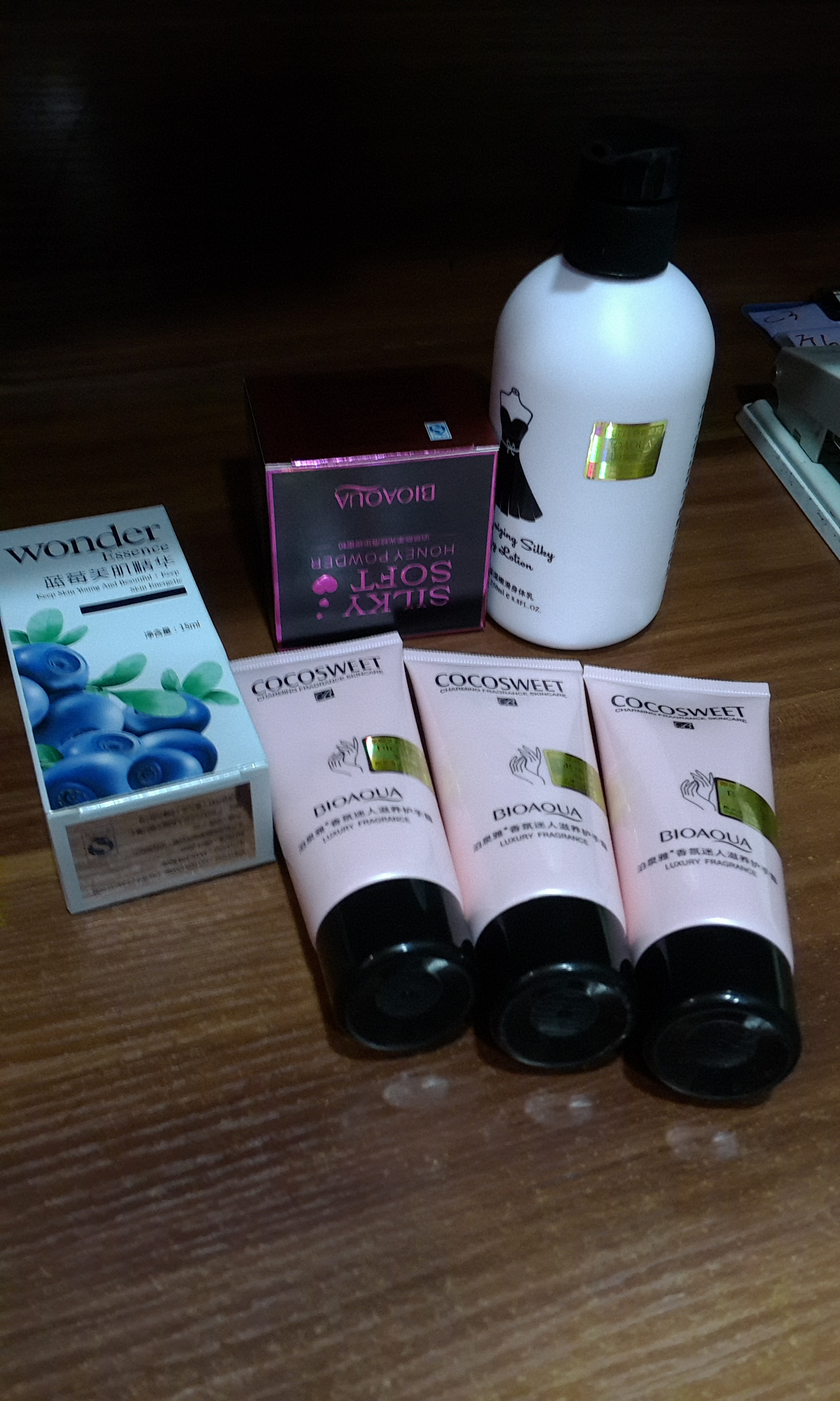 买的东西到了,有个好像是送的,我只买了三件