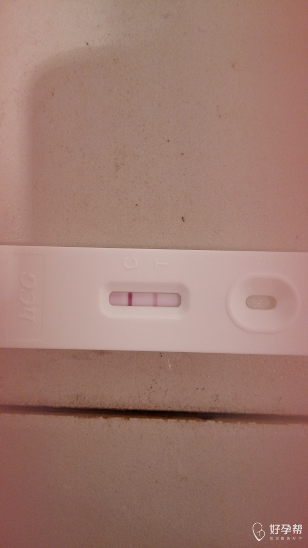 姐妹们,我月经推迟10天了,连续3天测都是两条杠,但是不是特别明显