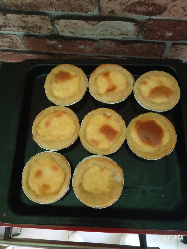刚刚出炉的蛋挞,香喷喷,想吃吗?