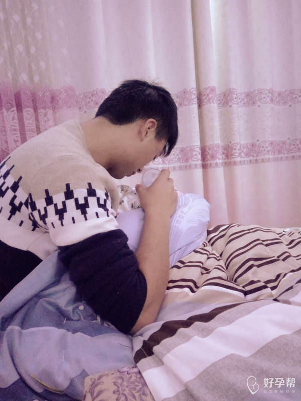 老公在喂宝宝吃奶0202020202