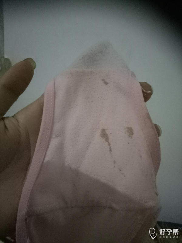 还骑了摩托车,晚上内裤有褐色,求医生帮助