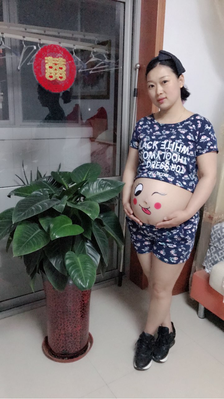 孕晚期怀女孩肚子图片图片