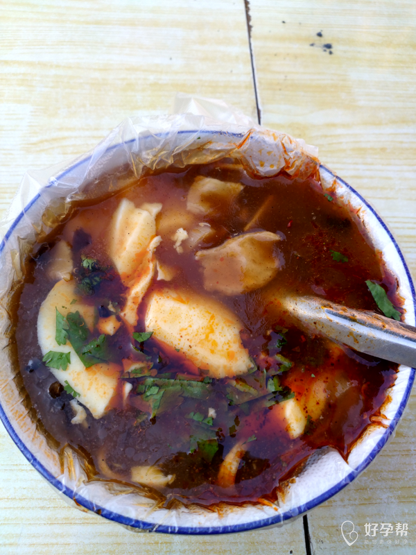 今天早上吃了豆腐脑胡辣汤两搅