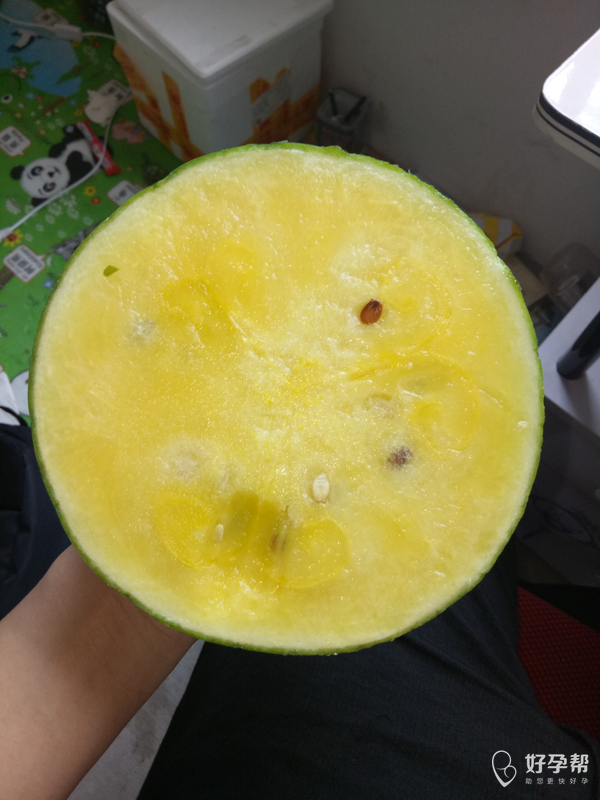 意外买到一个黄心西瓜