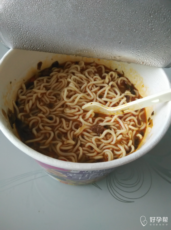来的水有点黄中午只能泡面吃了知道没营养没办法又叫不了快餐