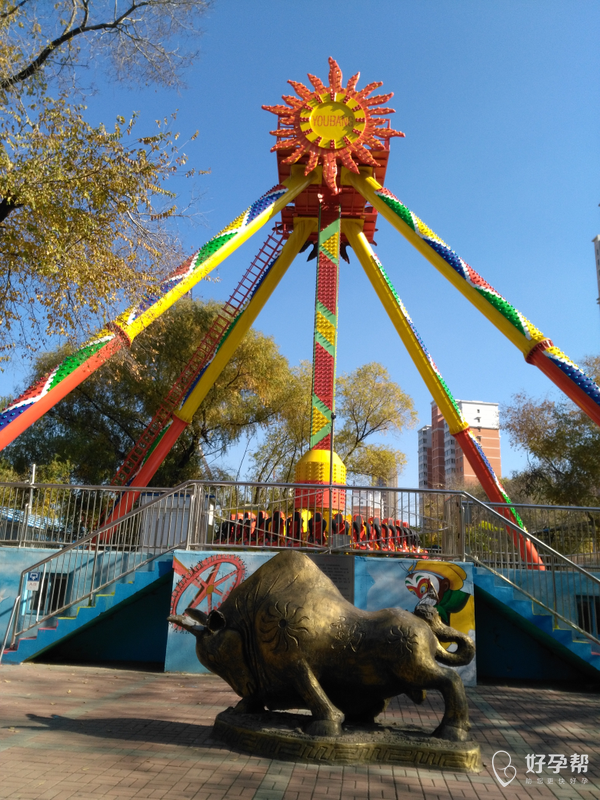 2018-11-01 今天領著孩子去瀋陽南湖公園玩了,幾乎都收攤了,人.