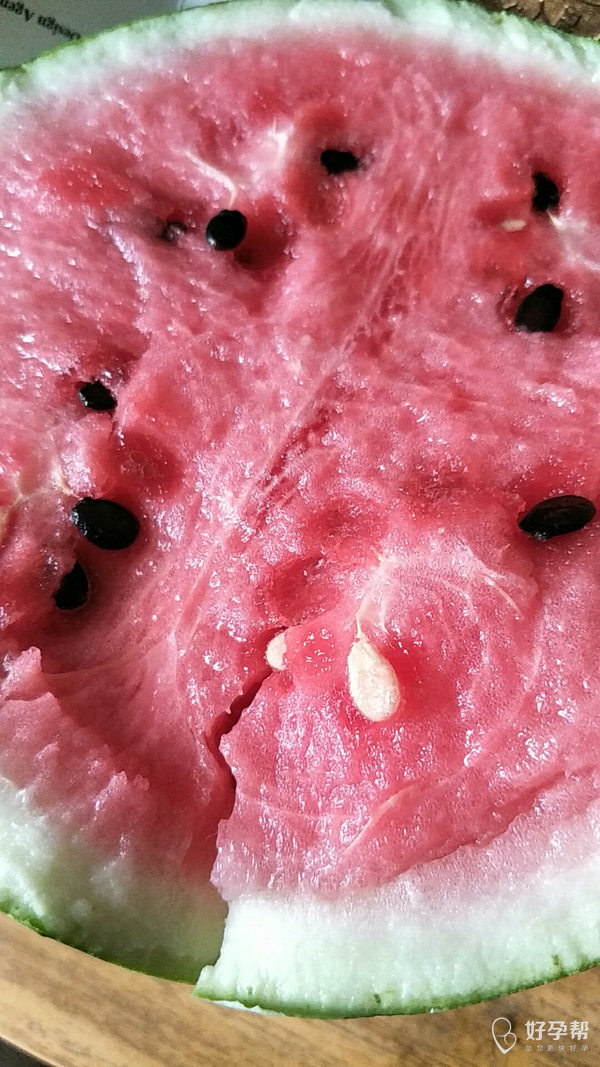 家里的西瓜终于熟了