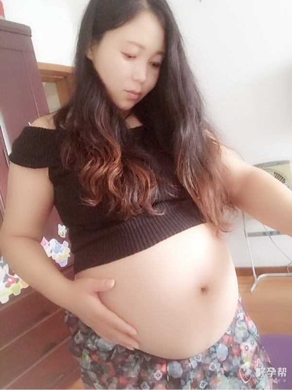 和大宝在家自己拍了几张大肚照!-情感交流圈-好孕帮