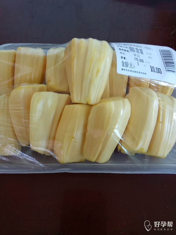 今天超市里的菠萝蜜好新鲜,买了一盒