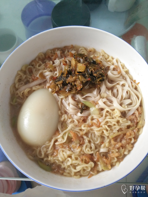 补一下早餐,鹅蛋方便面