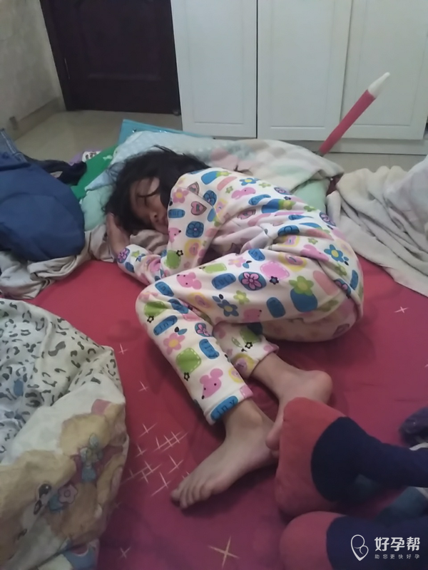 闺女半夜起来尿完了我准备关灯惊呆了