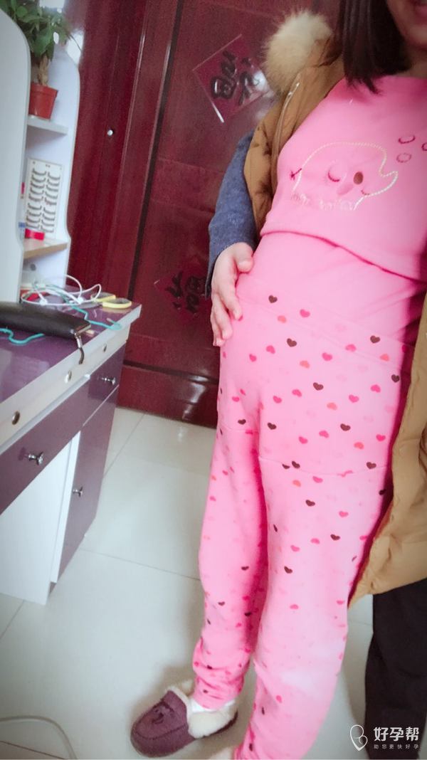 宝宝们今天满5个月咯哦,看看妈妈的肚子又长大一点了[微笑]宝宝胎动