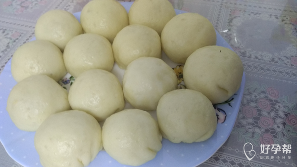 炒了红豆沙,给娃做了点小豆沙包