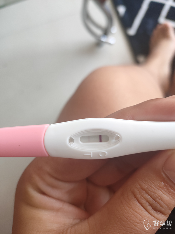 这是老公早上下班回来给我带的验孕棒哦