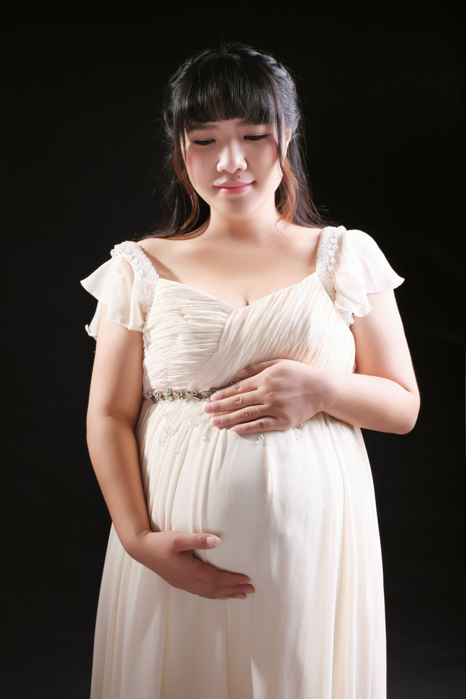 33周拍的孕妇照现在只是初修片还没拿到手