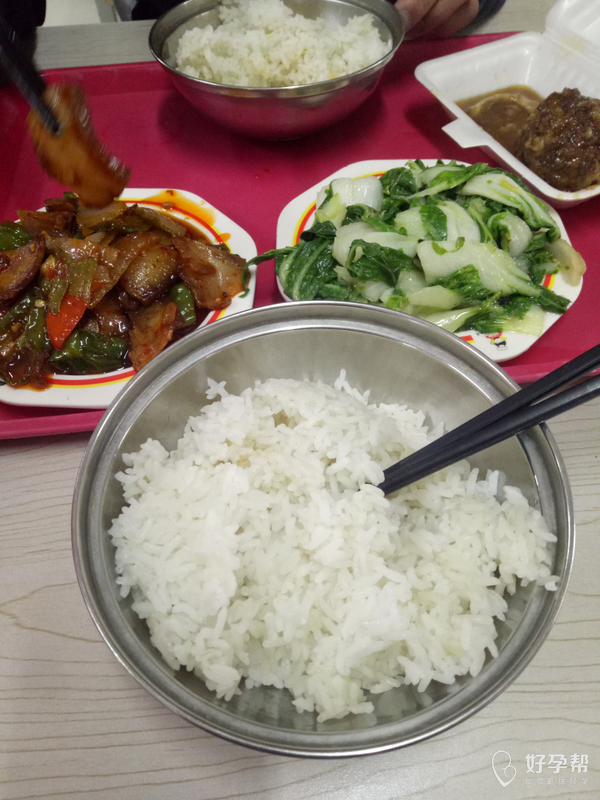 吃饭了医院食堂的饭还挺好吃的