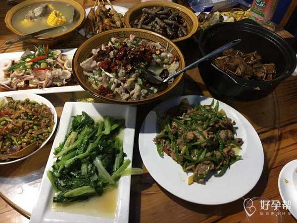 今天晚上在外面聚餐吃的有点撑