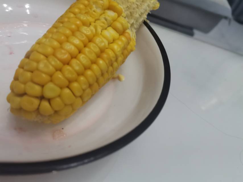 今日份早餐半根玉米,跳绳300个