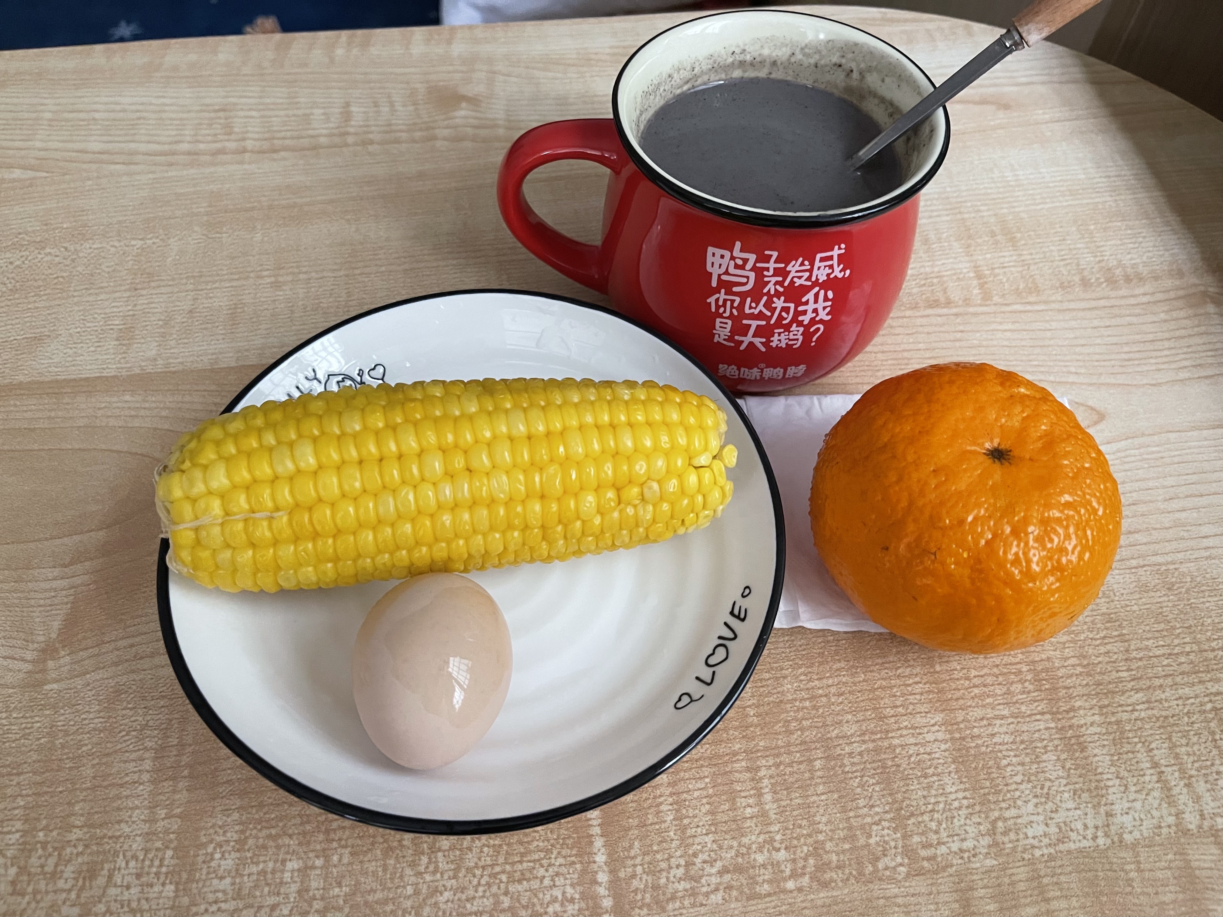 今日份早餐玉米黑豆浆鸡蛋柑子