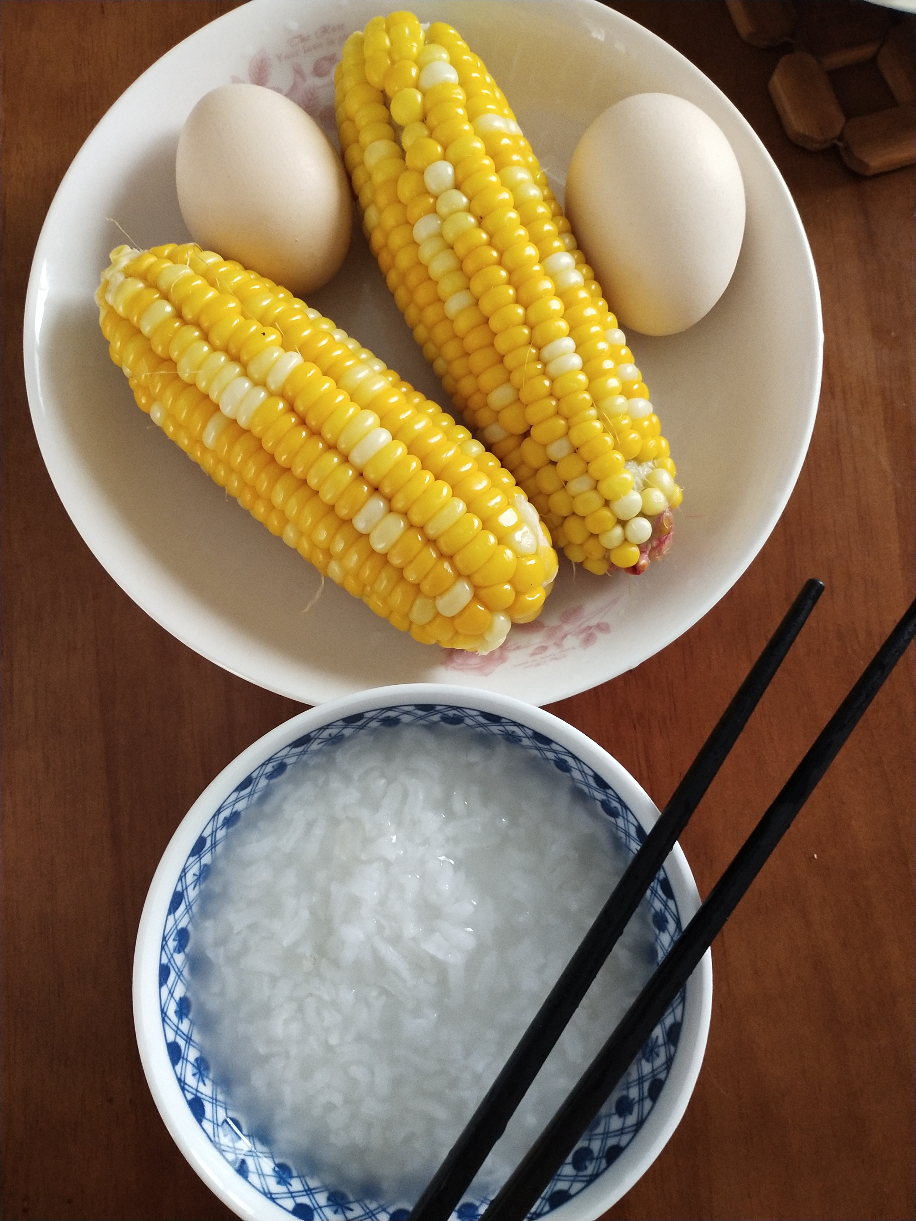 白粥鸡蛋早餐图片图片