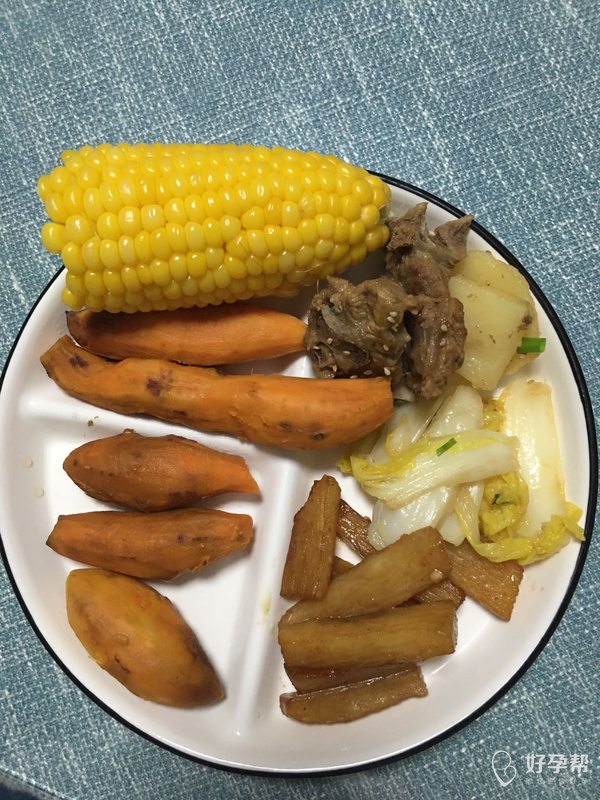 晚餐半根玉米红薯红烧排骨小菜