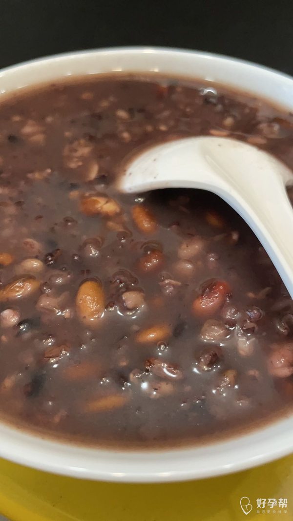 早餐:杂粮粥 黑豆,没放糖