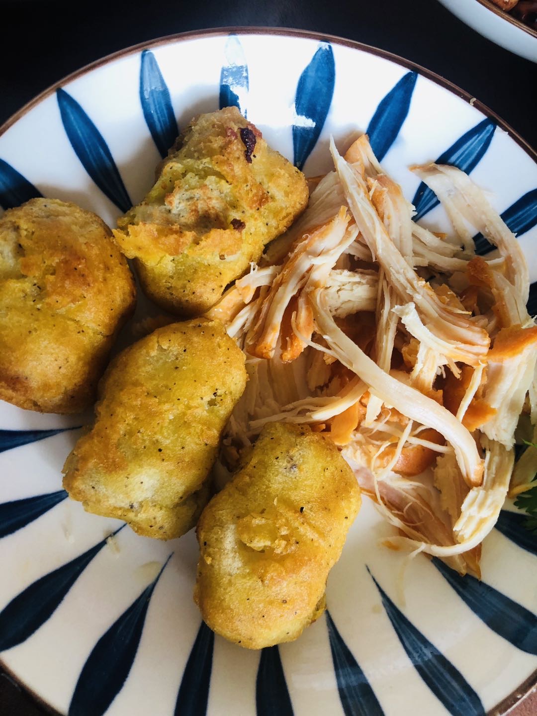 午餐大飯包土豆泥茄子糙米飯特別香