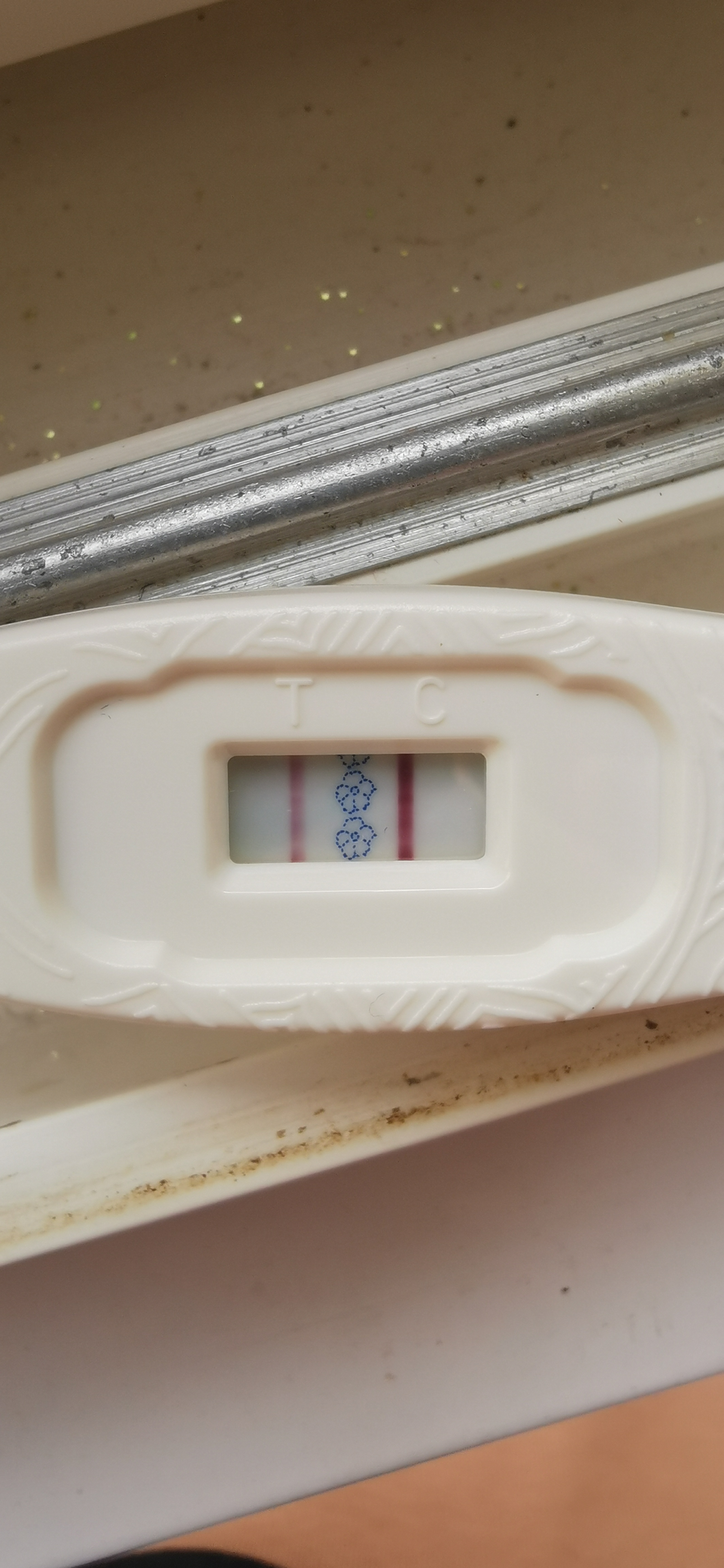 医生你好我排卵第十三天早孕试纸灰印去测hcg